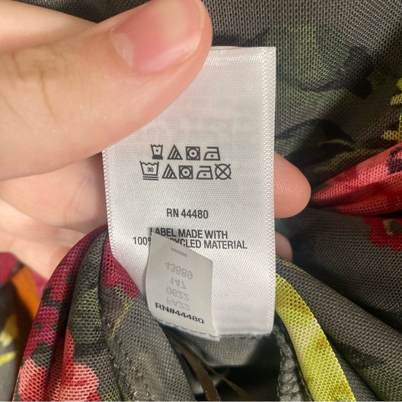 Bar III Square Neck Semi Sheer Green Floral Ruffled Body Con Fitted Blouse - Picture 10 of 10